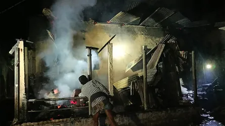 গফরগাঁওয়ে শিক্ষকের বাড়িতে আগুন