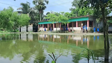৬ মাস পানির নিচে স্কুলমাঠ, খেলাধুলা বন্ধ—অবহেলায় শিক্ষার্থীদের ভবিষ্যৎ