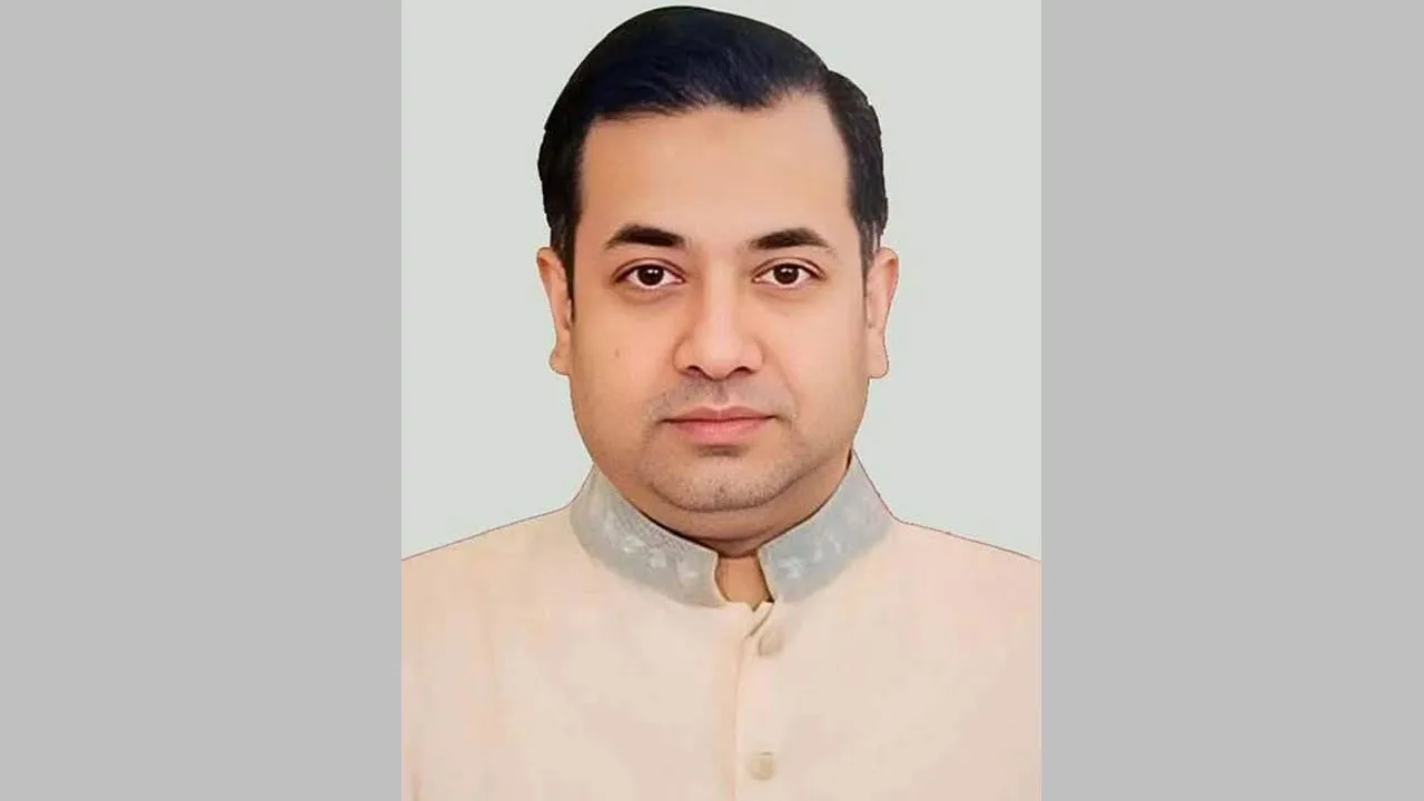 ৩৫ বছর পর বাবার আসন উদ্ধার করল ছেলে