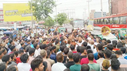 ময়মনসিংহে উচ্ছেদের বিরুদ্ধে মহাসড়ক অবরোধ, ভোগান্তিতে সাধারণ মানুষ