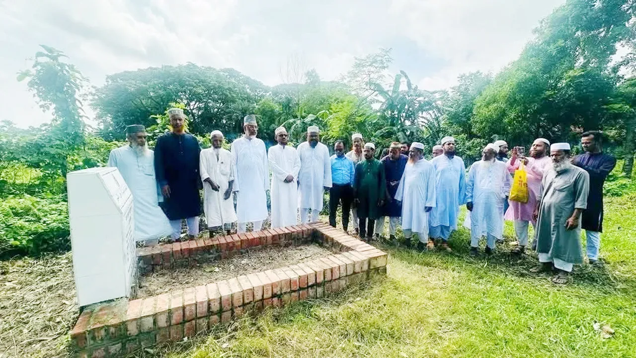 গফরগাঁওয়ে জুলাই শহীদ কবিরের কবর জিয়ারত করলেন জামায়াত নেতৃবৃন্দ