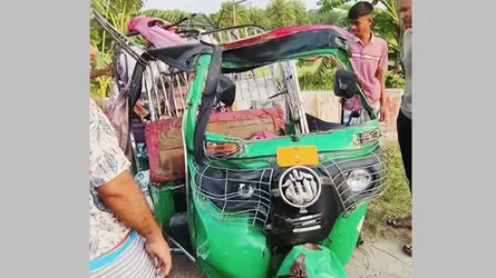 গফরগাঁওয়ে প্র্যাডো গাড়ি-সিএনজির সংঘর্ষে নিহত ১