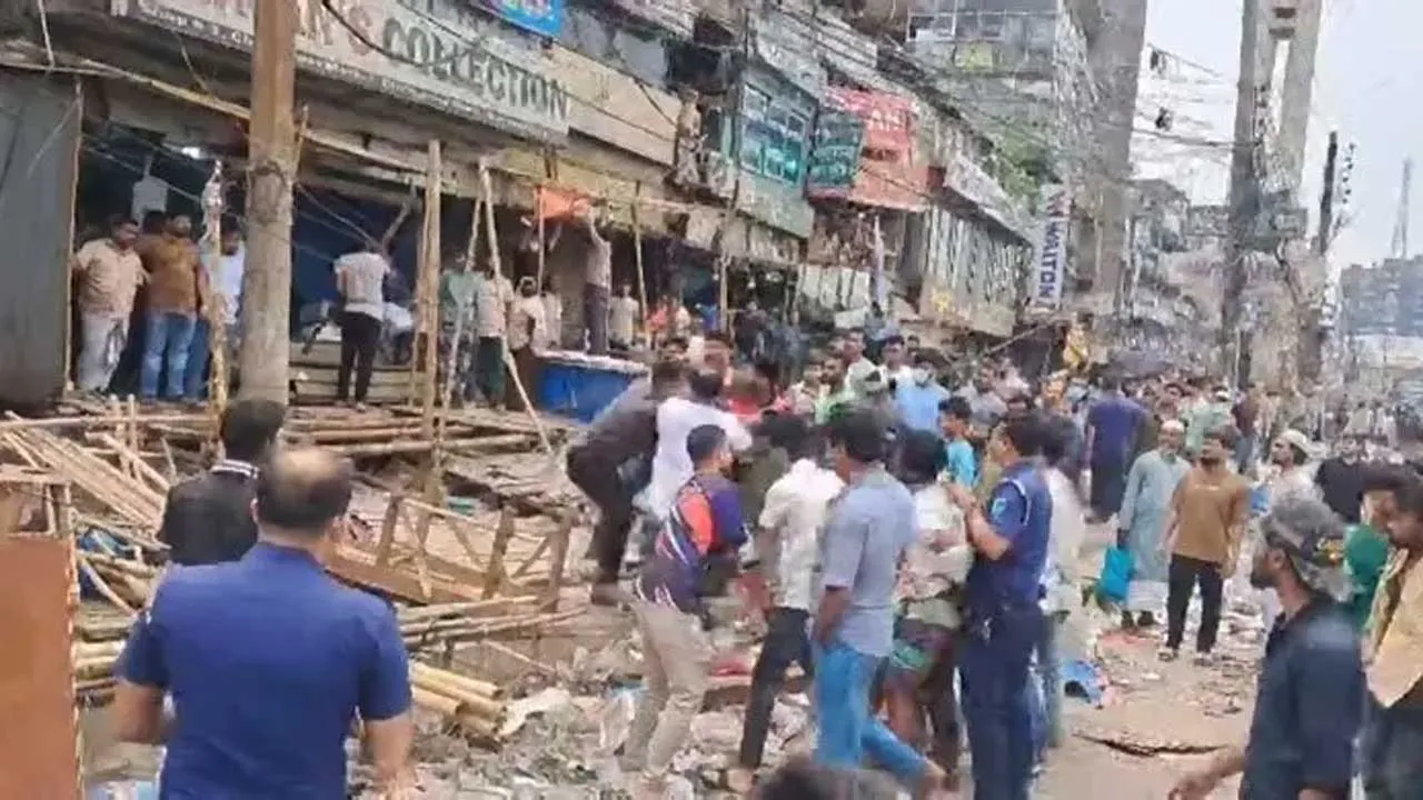 সিদ্ধিরগঞ্জে উচ্ছেদ অভিযান নিয়ে বিএনপির দুই গ্রুপের সংঘর্ষ