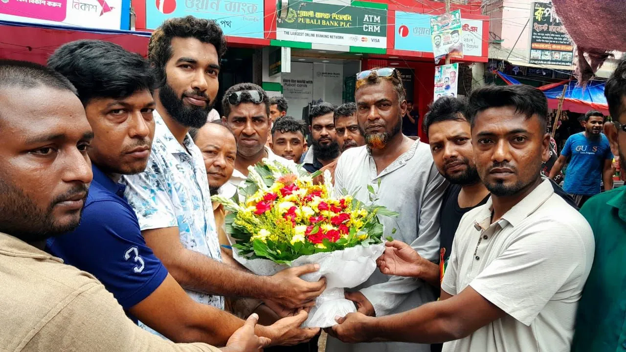 ২ শতাধিক লোক নিয়ে আ’লীগ-নেতার এনসিপিতে যোগদান