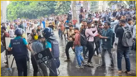 ‘পুলিশি হামলার’ প্রতিবাদে কর্মবিরতির ডাক শিক্ষকদের