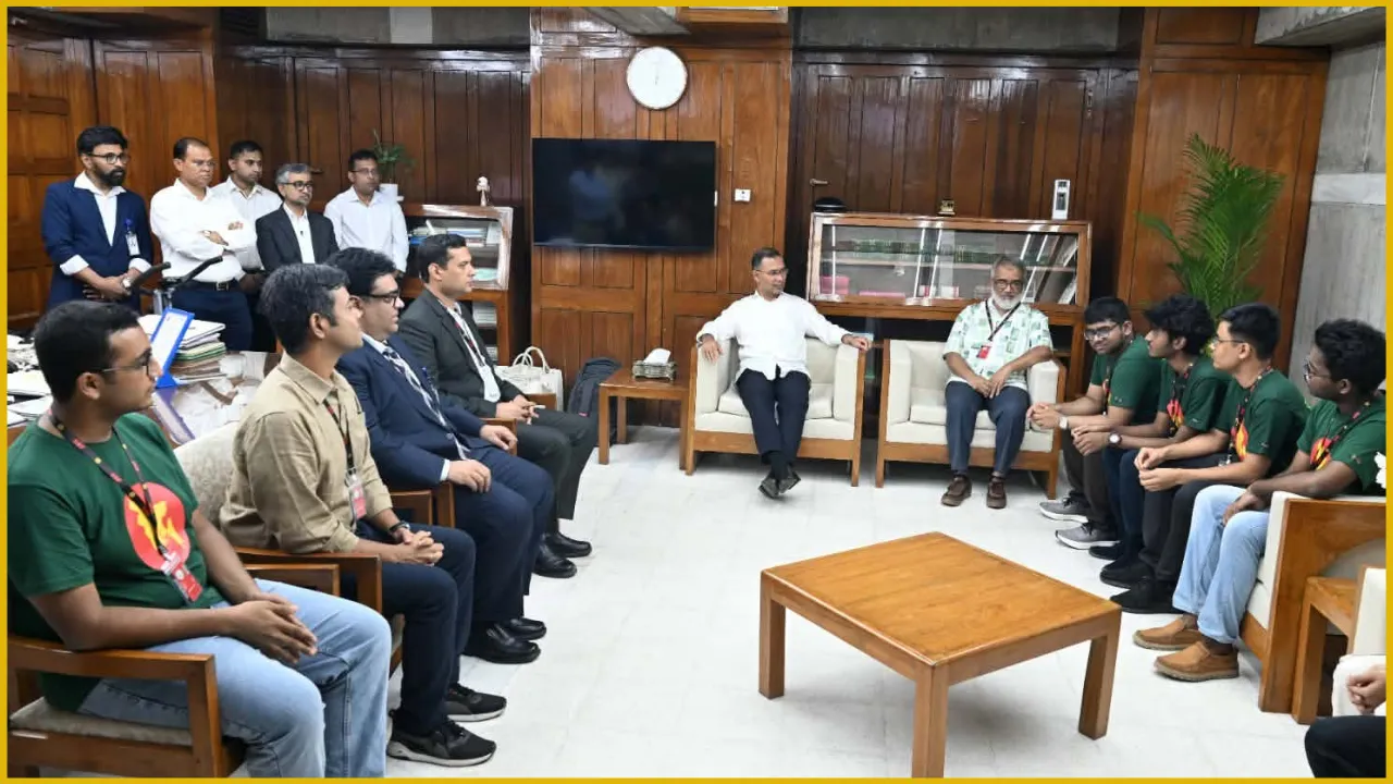 প্রধানমন্ত্রীর সাথে ইন্টারন্যাশনাল অলিম্পিয়াড অ্যাসোসিয়েশনের স্বর্ণপদকজয়ী বাংলাদেশী শিক্ষার্থীদের সাক্ষাৎ