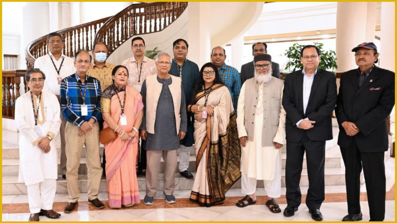 দুর্গাপূজার প্রস্তুতি নিয়ে হিন্দু নেতাদের সাথে প্রধান উপদেষ্টার বৈঠক