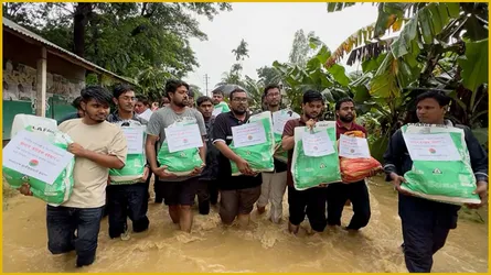 প্রধানমন্ত্রীর পক্ষ থেকে চট্টগ্রামে বন্যার্তদের মাঝে ছাত্রদলের চিকিৎসা সেবা ও ত্রাণসামগ্রী বিতরণ