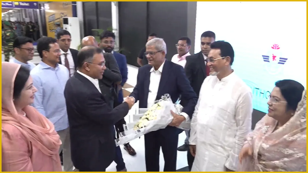 দেশে ফিরলেন প্রধানমন্ত্রী
