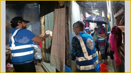 রাজধানীতে বৃষ্টিতে ঘরবন্দী দরিদ্র মানুষের পাশে আব্বাস আলী ফাউন্ডেশন