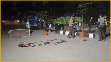 নিয়ন্ত্রণ হারিয়ে কুর্মিটোলা হাসপাতাল ফটকে বাসের ধাক্কা, নিহত ১
