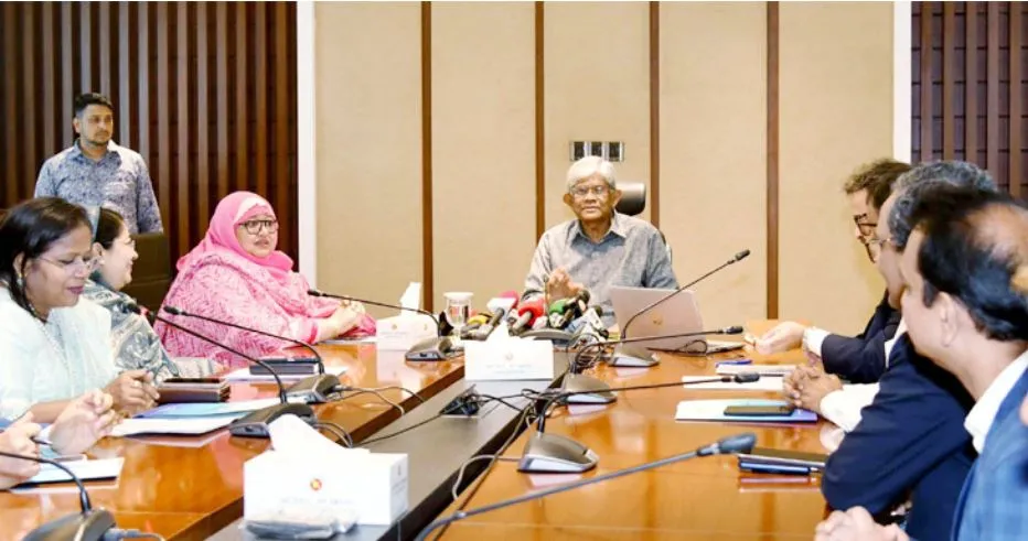 পক্ষপাতদুষ্ট হয়ে কাজ না করলে কারো সমস্যা হবে না : অর্থ উপদেষ্টা