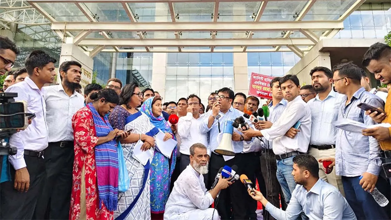 এনবিআরের অচলাবস্থা নিরসনে প্রধান উপদেষ্টার হস্তক্ষেপ চাইলেন আন্দোলনকারীরা
