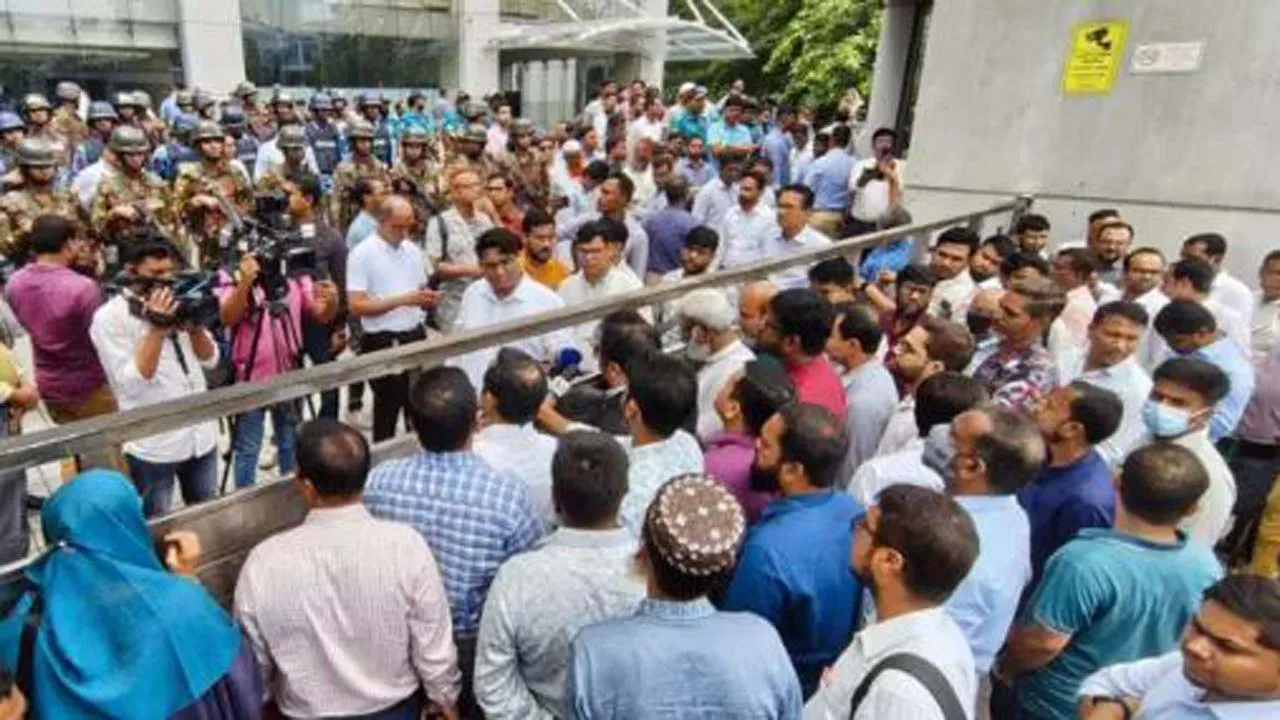 এনবিআরে দ্বিতীয় দিনের ‘শাটডাউন’ কর্মসূচি