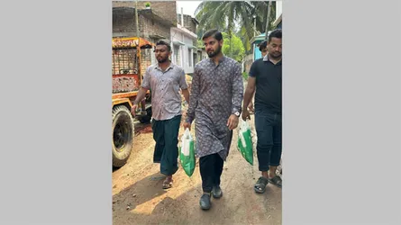 এনসিপির উদ্যোগে গাংনীতে কোরবানির গোশত বিতরণ