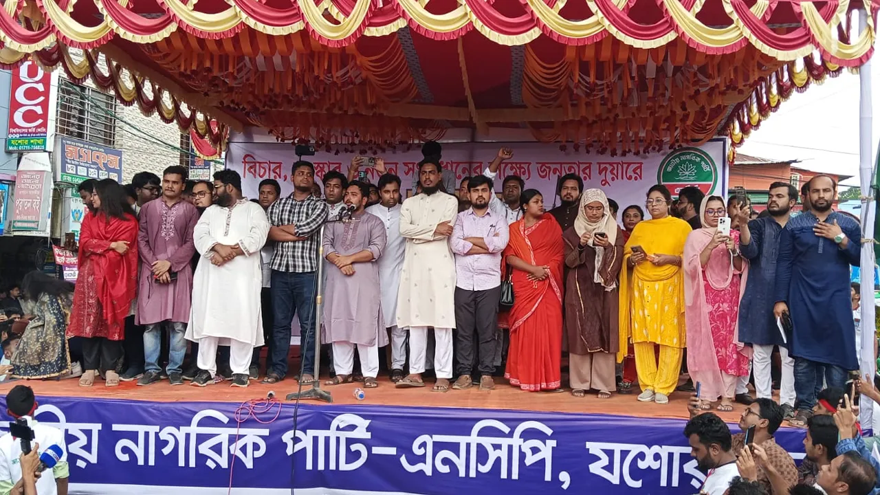 একটি দল লক্ষ-কোটি মানুষকে ভয় দেখাচ্ছে : নাহিদ