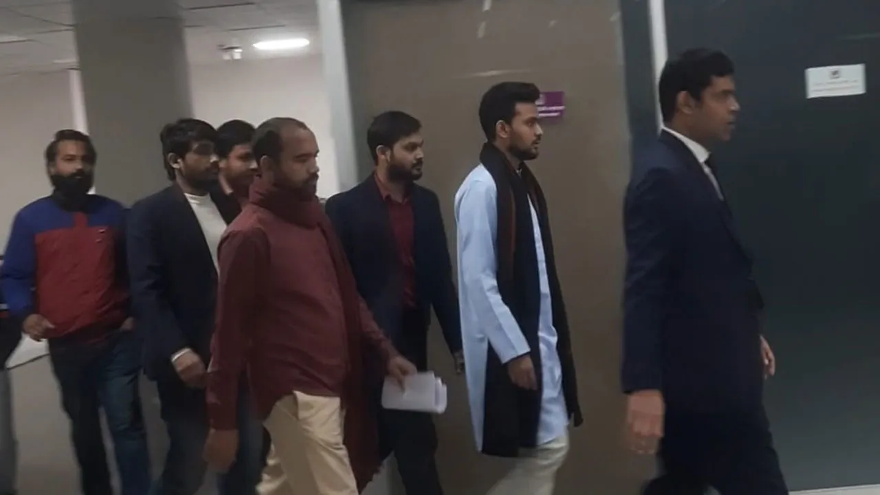 আসিফ মাহমুদের নেতৃত্বে সিইসির সাথে বৈঠকে এনসিপি