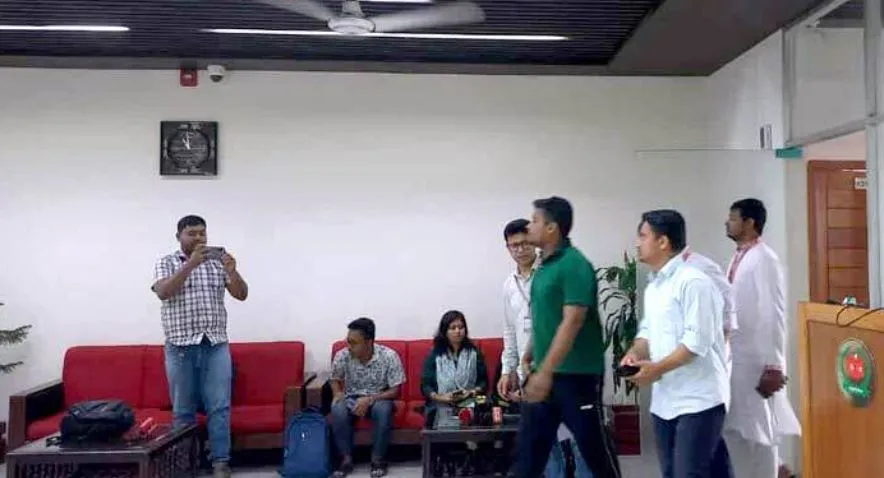সিইসির সাথে বৈঠকে এনসিপি’র প্রতিনিধি দল