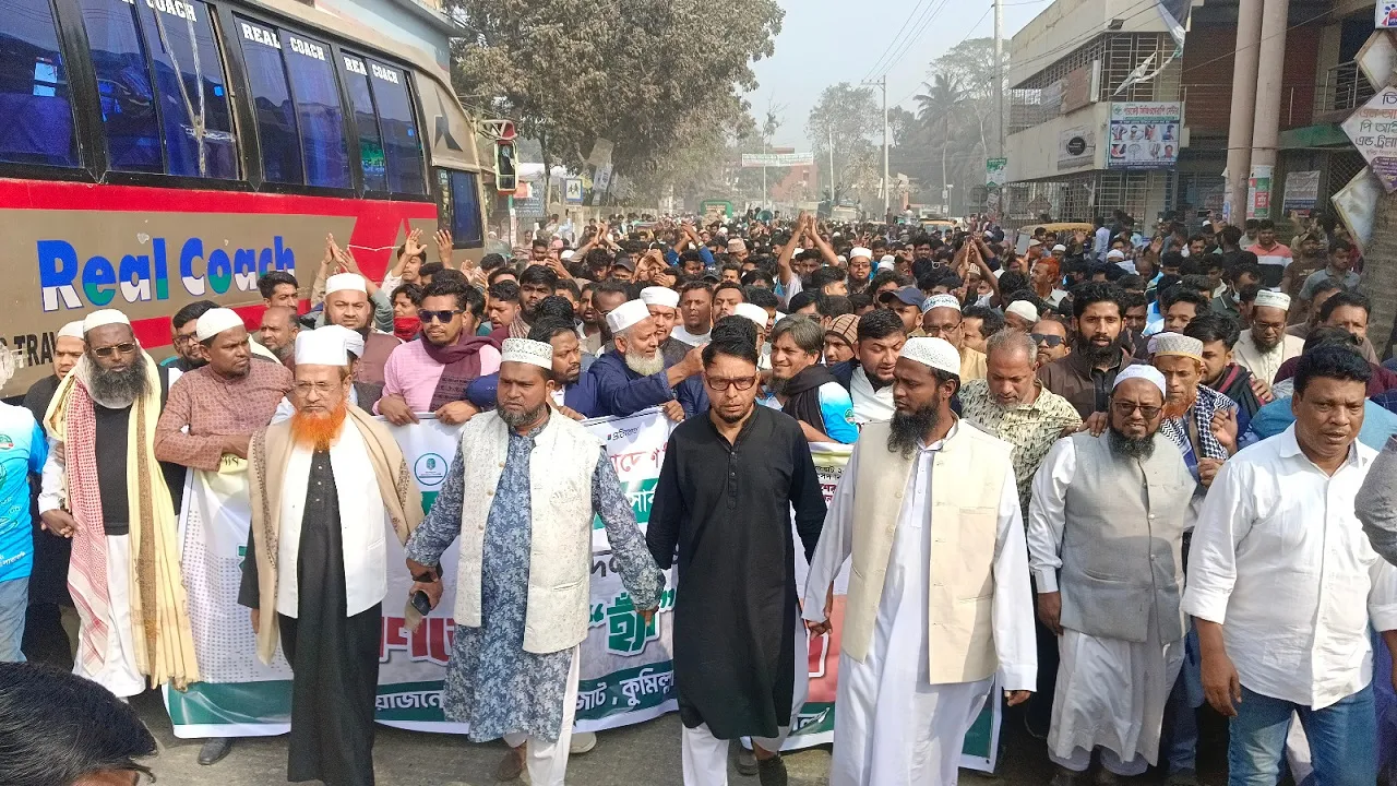দেবিদ্বারে হাসনাত আবদুল্লাহর শাপলা কলি ও ‘হ্যাঁ’ ভোটের পক্ষে গণমিছিল
