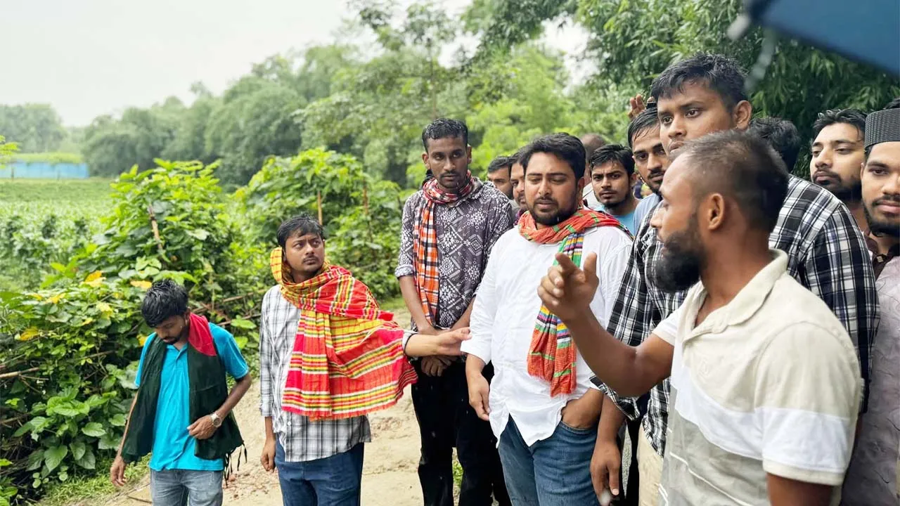 বিএসএফের গুলিতে নিহত কৃষকের পরিবারকে সান্ত্বনা দিলেন এনসিপি নেতারা