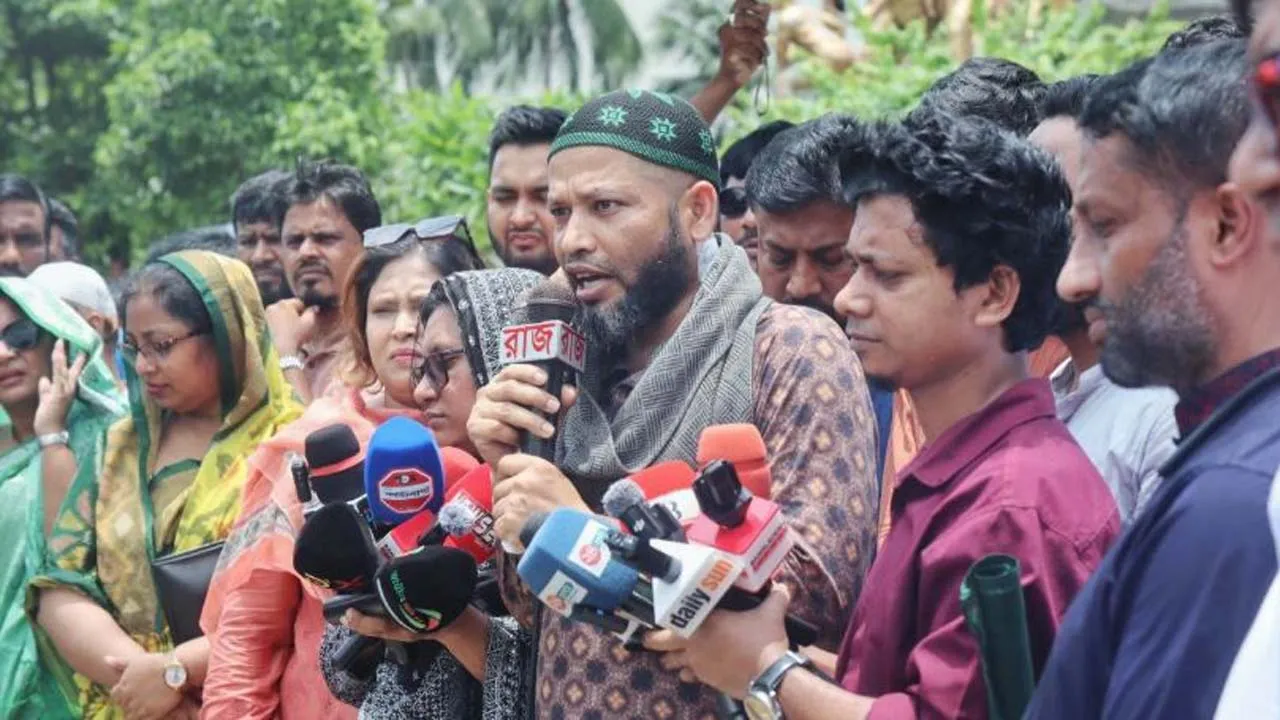 ইসি পুনর্গঠন ও স্থানীয় নির্বাচনের দাবিতে এনসিপির বিক্ষোভ