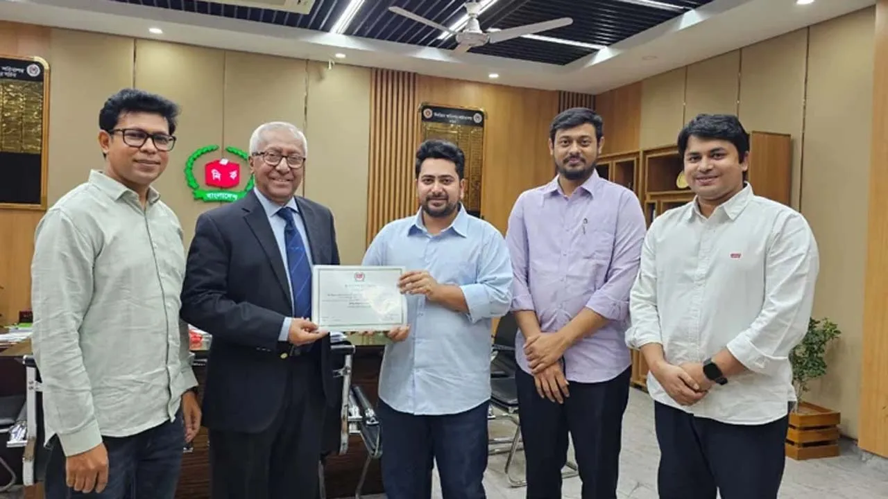 ইসির নিবন্ধন সার্টিফিকেট পেল এনসিপি