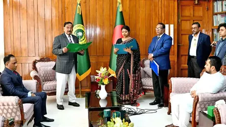 নবনির্বাচিত এমপি হিসেবে শপথ নিলেন নুসরাত তাবাসসুম