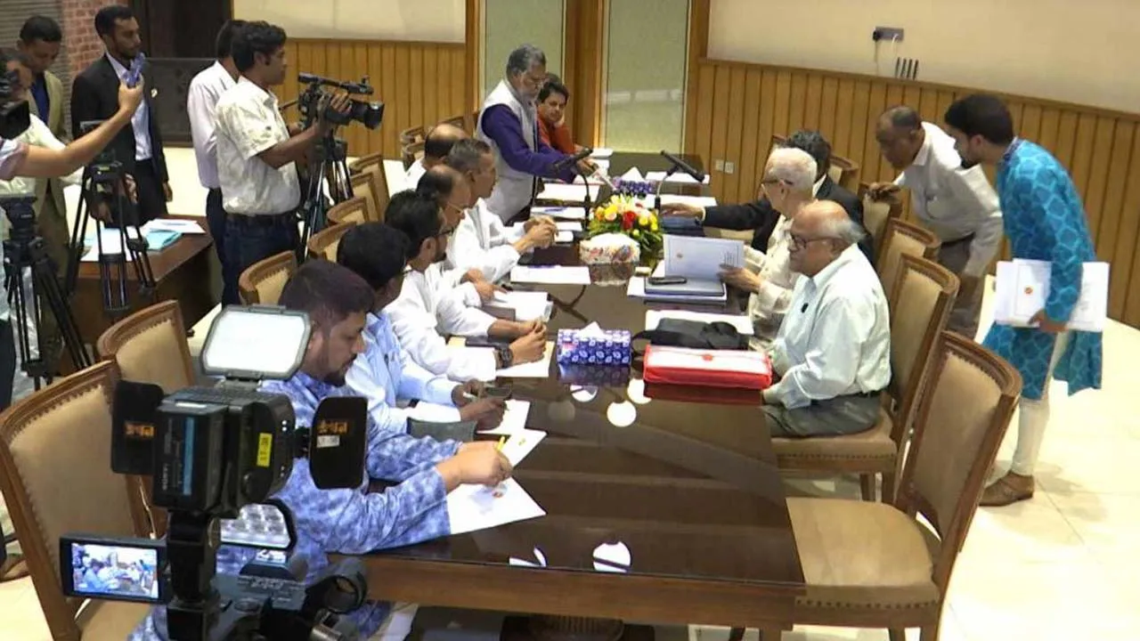 ‘অনির্বাচিত সরকার দীর্ঘস্থায়ী হলে সমস্যা বাড়ে’