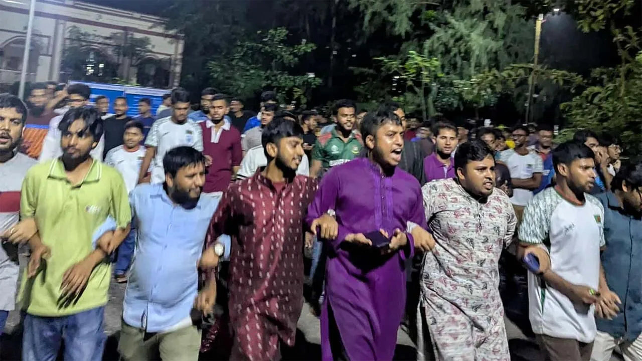 মিটফোর্ডে ব্যবসায়ীকে হত্যার প্রতিবাদে নোবিপ্রবিতে বিক্ষোভ