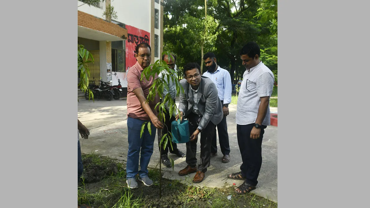 নোবিপ্রবিতে বৃক্ষরোপণ কর্মসূচি অনুষ্ঠিত