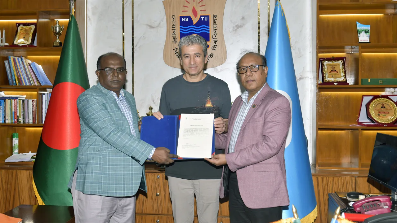 তুরস্কের সিভাস বিশ্ববিদ্যালয়ের তিন শিক্ষককে নোবিপ্রবি ভিসির সনদ প্রদান