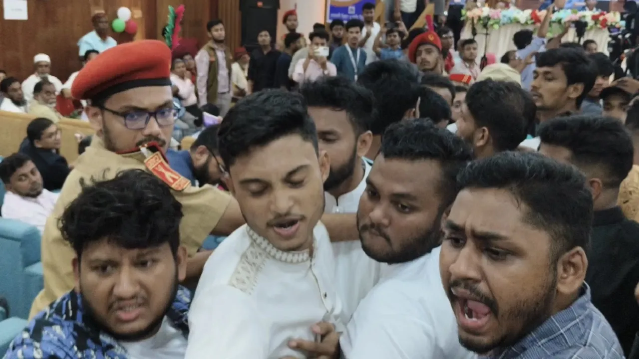 নোবিপ্রবির মেগা প্রকল্প : সেনাবাহিনীকে কাজ দেয়ার ব্যাপারে ক্ষেপে গেল ছাত্রদল