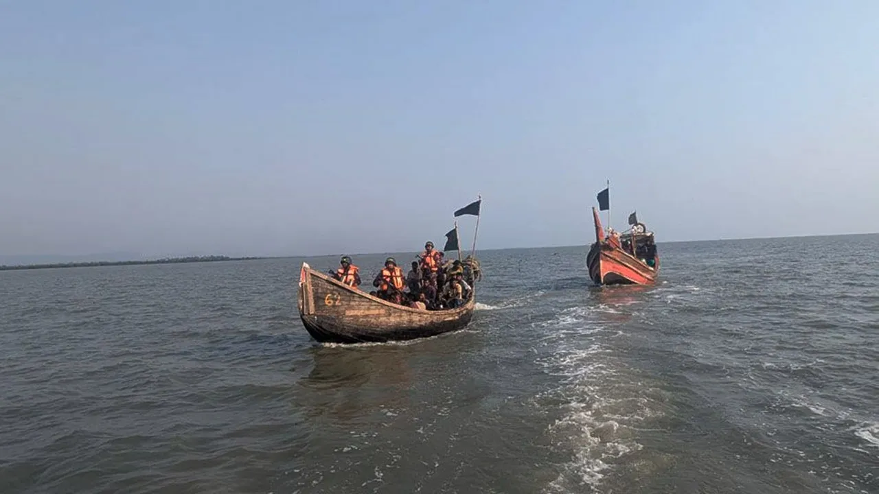 নাফ নদী থেকে আরাকান আর্মির হাতে ৪ জেলে অপহৃত