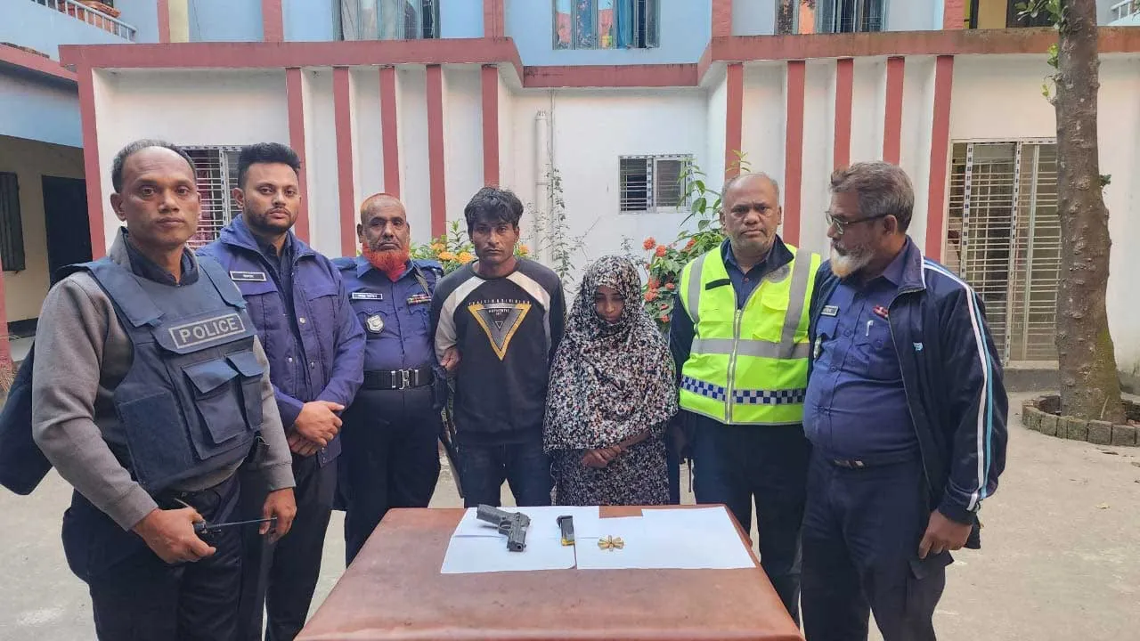 নবীনগরে বিদেশি পিস্তল ও গুলিসহ দুইজন গ্রেফতার