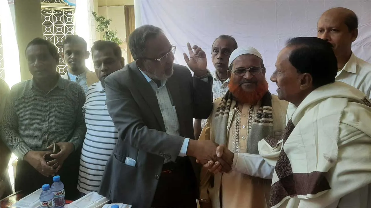 নবীনগরে হিন্দু ধর্মাবলম্বীদের সাথে জামায়াত প্রার্থীর মতবিনিময়
