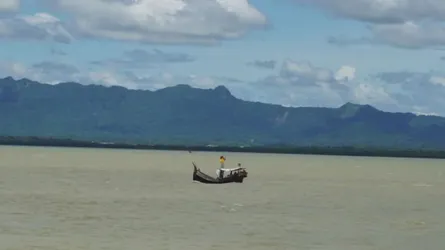 আরাকান আর্মির গুলিতে ২ বাংলাদেশী আহত