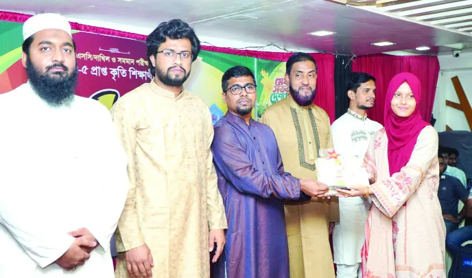 জিপিএ ৫ প্রাপ্তদের সংবর্ধনা দিলো ছাত্রশিবির