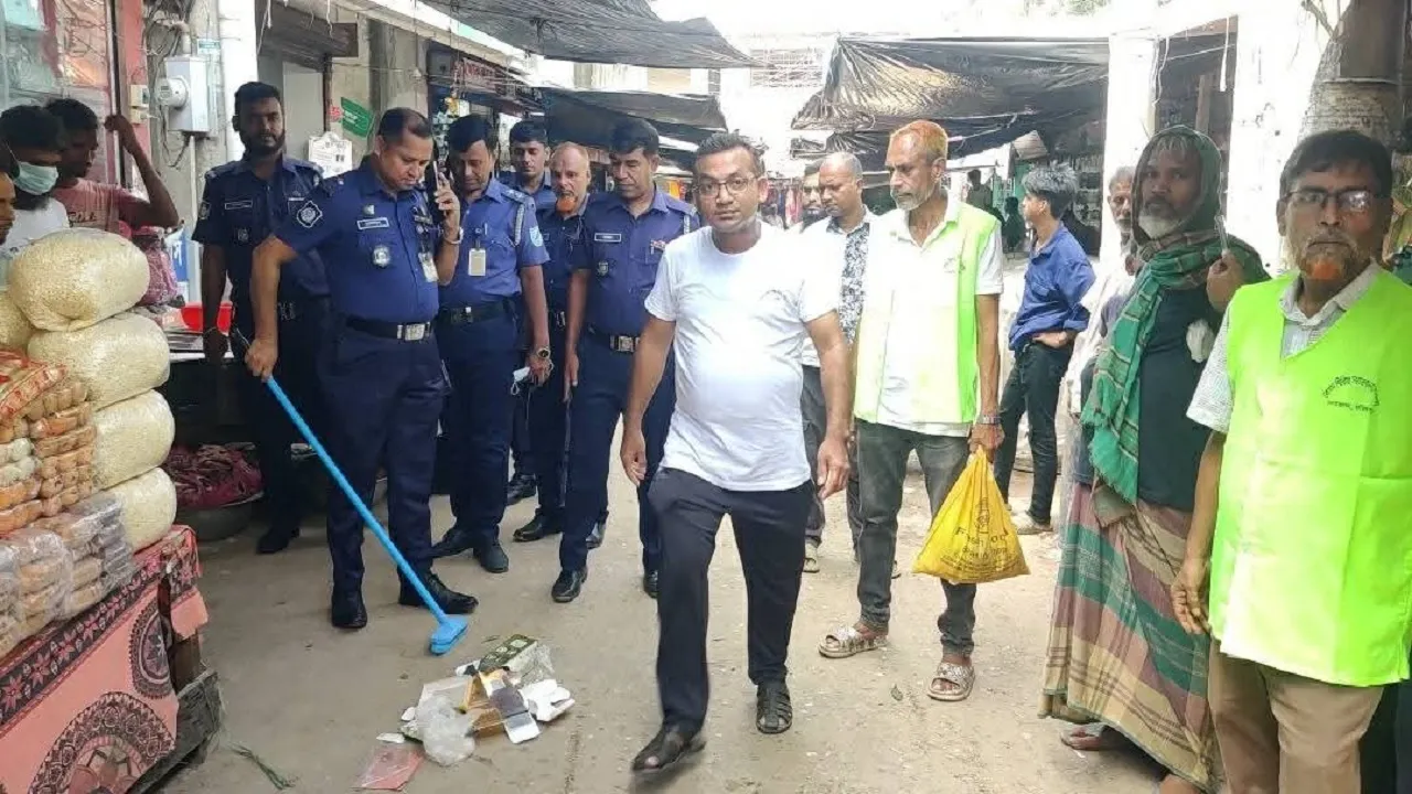 নগরকান্দায় শিরিয়া সমাজ কল্যাণ সংস্থার উদ্যোগে পৌর বাজার পরিষ্কার-পরিচ্ছন্নতা অভিযান