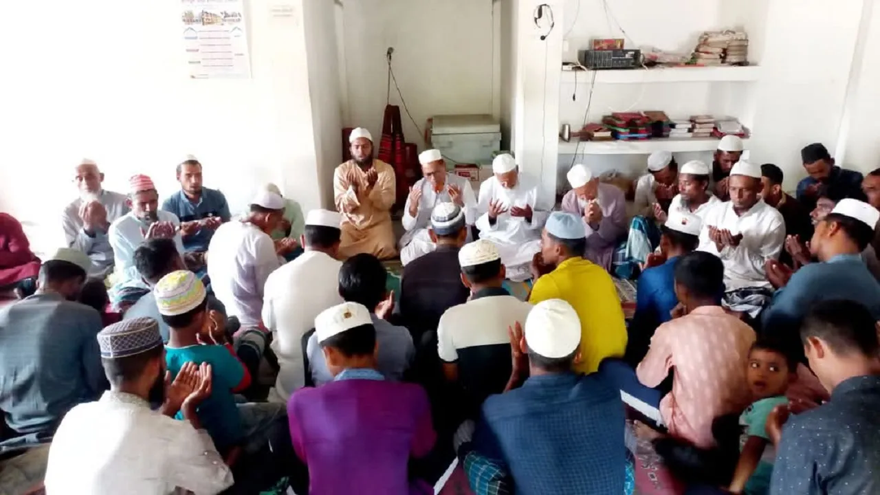 সালথায় খালেদা জিয়ার রূহের মাগফিরাত কামনায় দোয়া