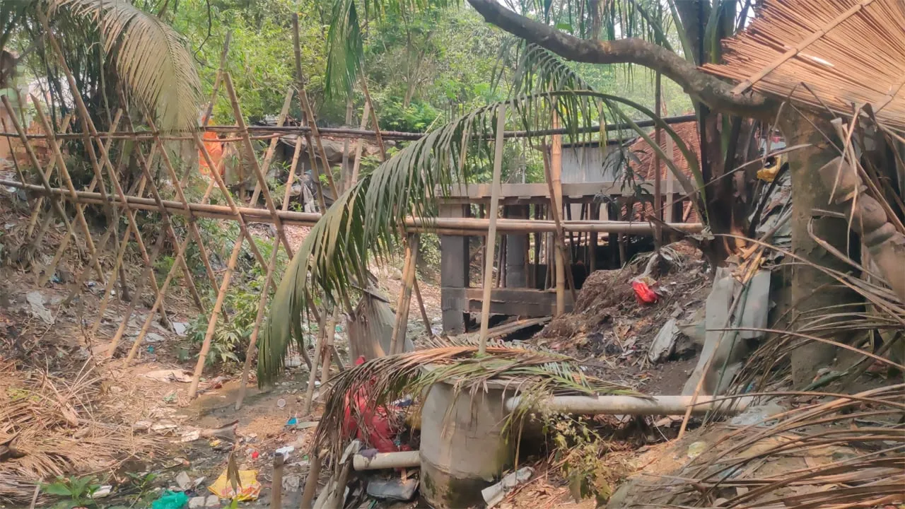 নগরকান্দায় সরকারি খাল দখল করে পাকা স্থাপনা নির্মাণের অভিযোগ