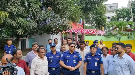 যুগ যুগ ধরে একই আঙ্গিনায় মসজিদ ও মন্দিরে ধর্মচর্চা