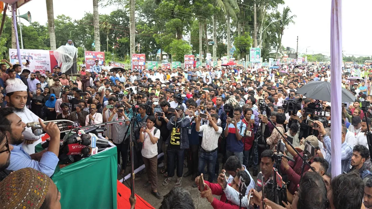 বাংলাদেশে মুজিববাদ একটি বিভাজন তৈরি করেছে : নাহিদ ইসলাম