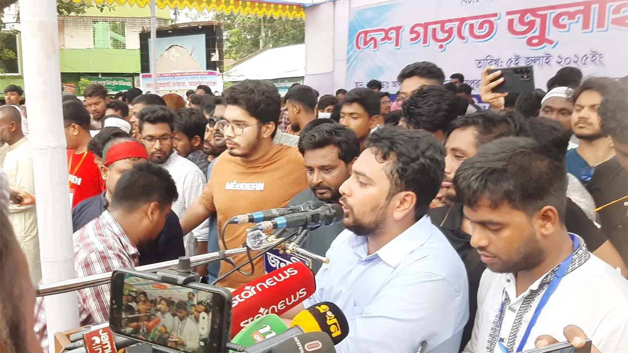 ৩ আগস্ট দেশ পুনর্গঠনের ইশতেহার ঘোষণা করা হবে : নাহিদ ইসলাম