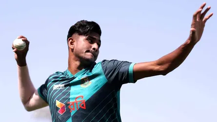 এবার মাসের সেরা হওয়ার দৌড়ে নাহিদ রানা