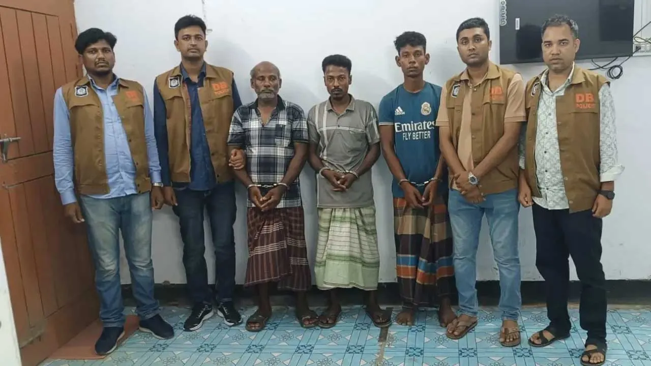নওগাঁয় বাবা-ছেলে মিলে হত্যা করে শ্যালকের পরিবারের ৪ জনকে