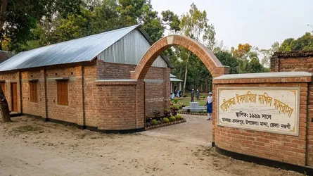বন্ধের মুখে মান্দার ঐতিহ্যবাহী গাড়ীক্ষেত্র ইসলামিয়া দাখিল মাদরাসা