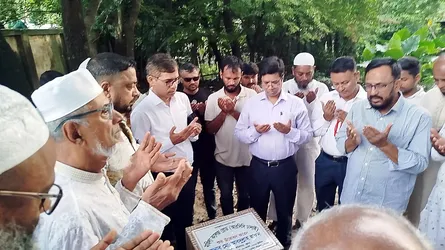 নড়াইলে ‘মহিলা কলেজ পাড়া’ সড়কের উদ্বোধন করলেন খুলনা বিভাগীয় কমিশনার