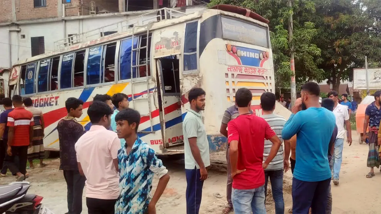 নড়াইল-ঢাকা মহাসড়কে বাসের ধাক্কায় বৃদ্ধ নিহত