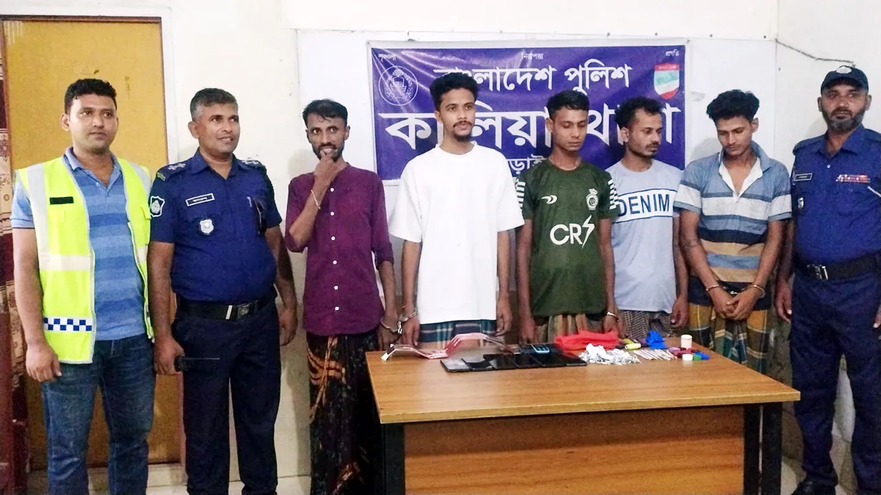 অনলাইনে ইলিশ নিয়ে প্রতাণার অভিযোগে ১১ মামলার আসামিসহ গ্রেফতার ৫