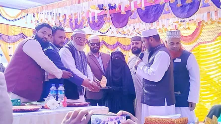 নড়াইল ফাতেমা (রা:) মহিলা মাদরাসার ক্রীড়া প্রতিযোগিতা ও পুরস্কার বিতরণ